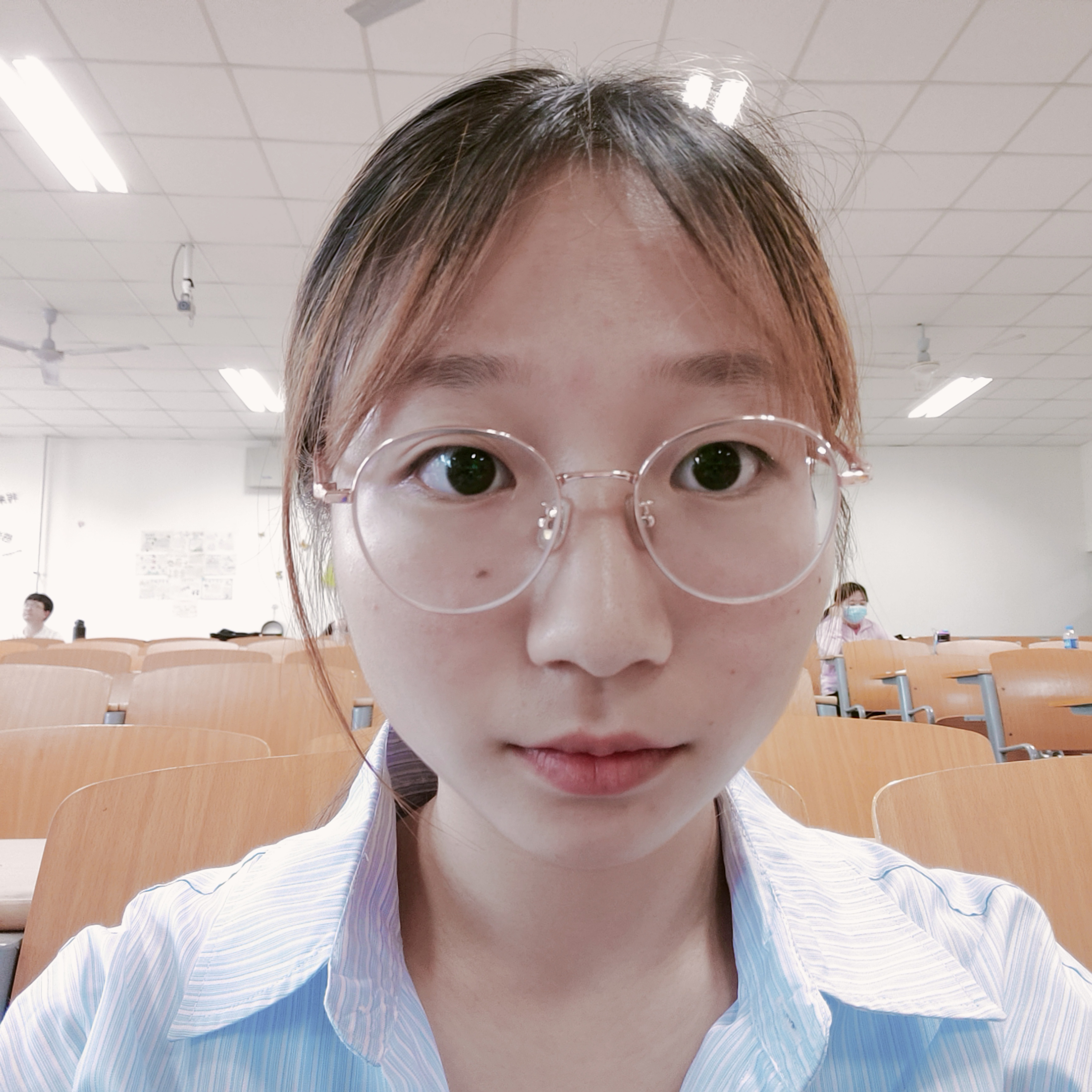 张教员 照片
