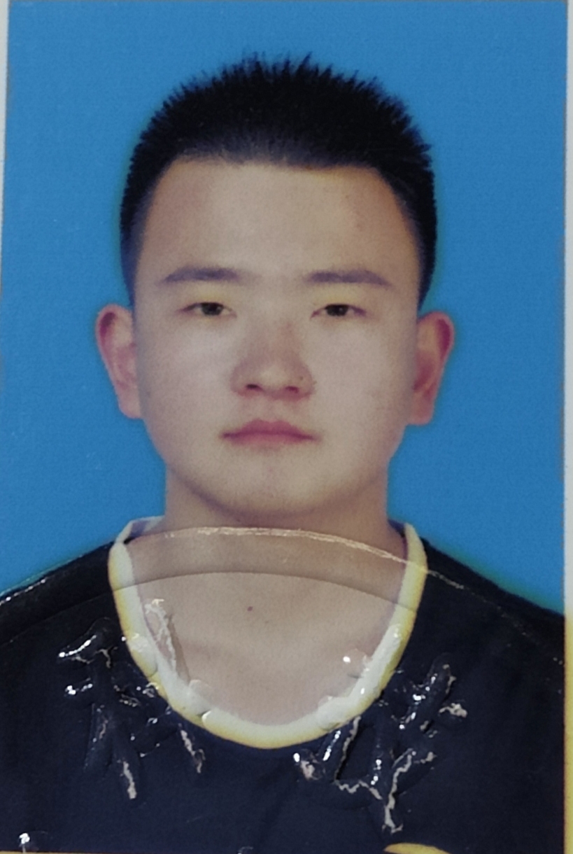 梁教员 照片