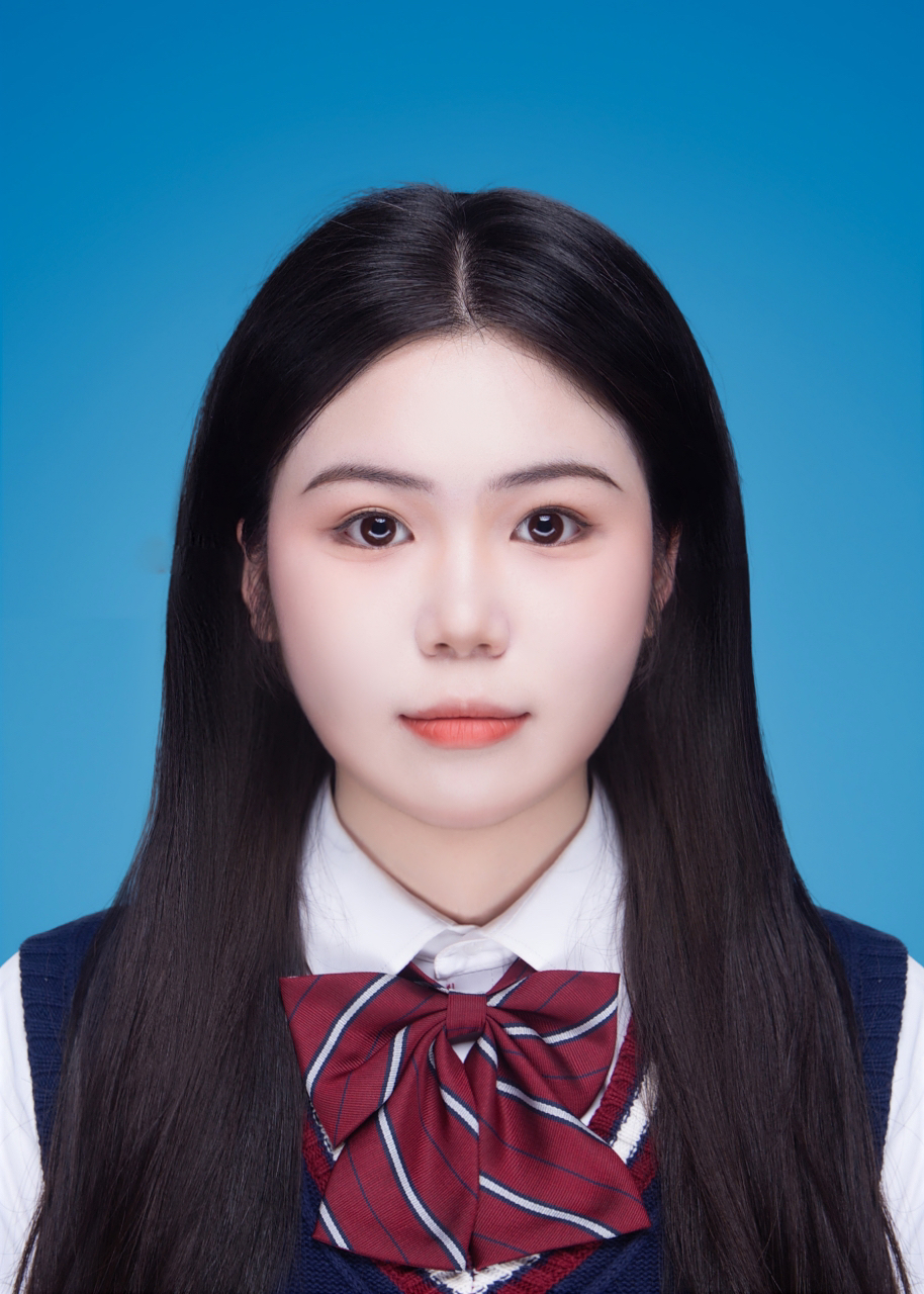 严教员 照片