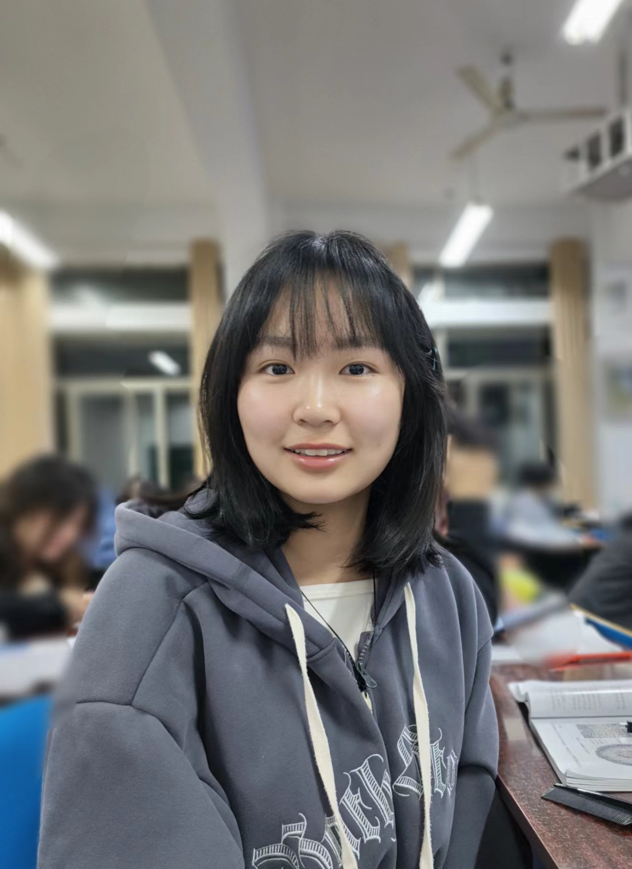 李教员 照片