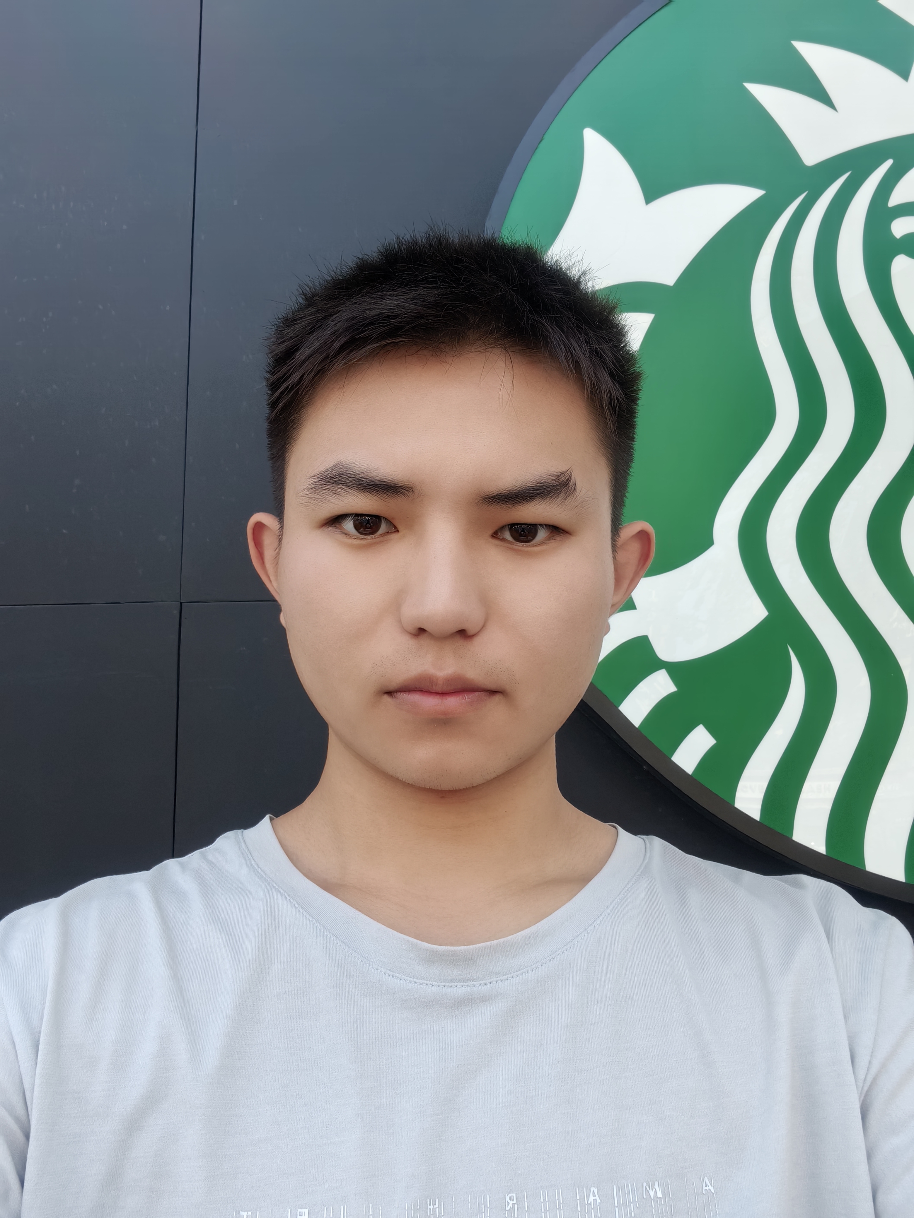 黄教员 照片