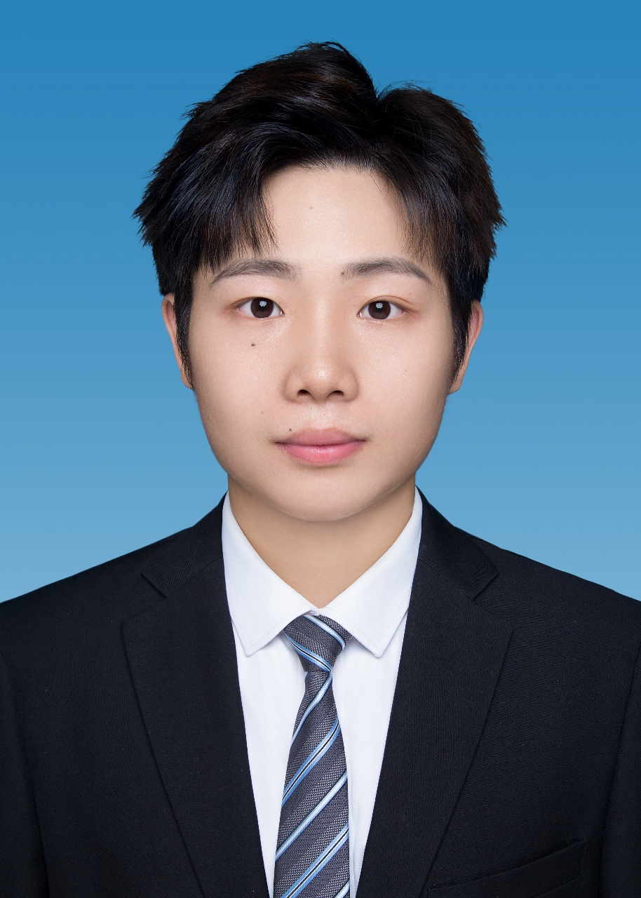 李教员 照片