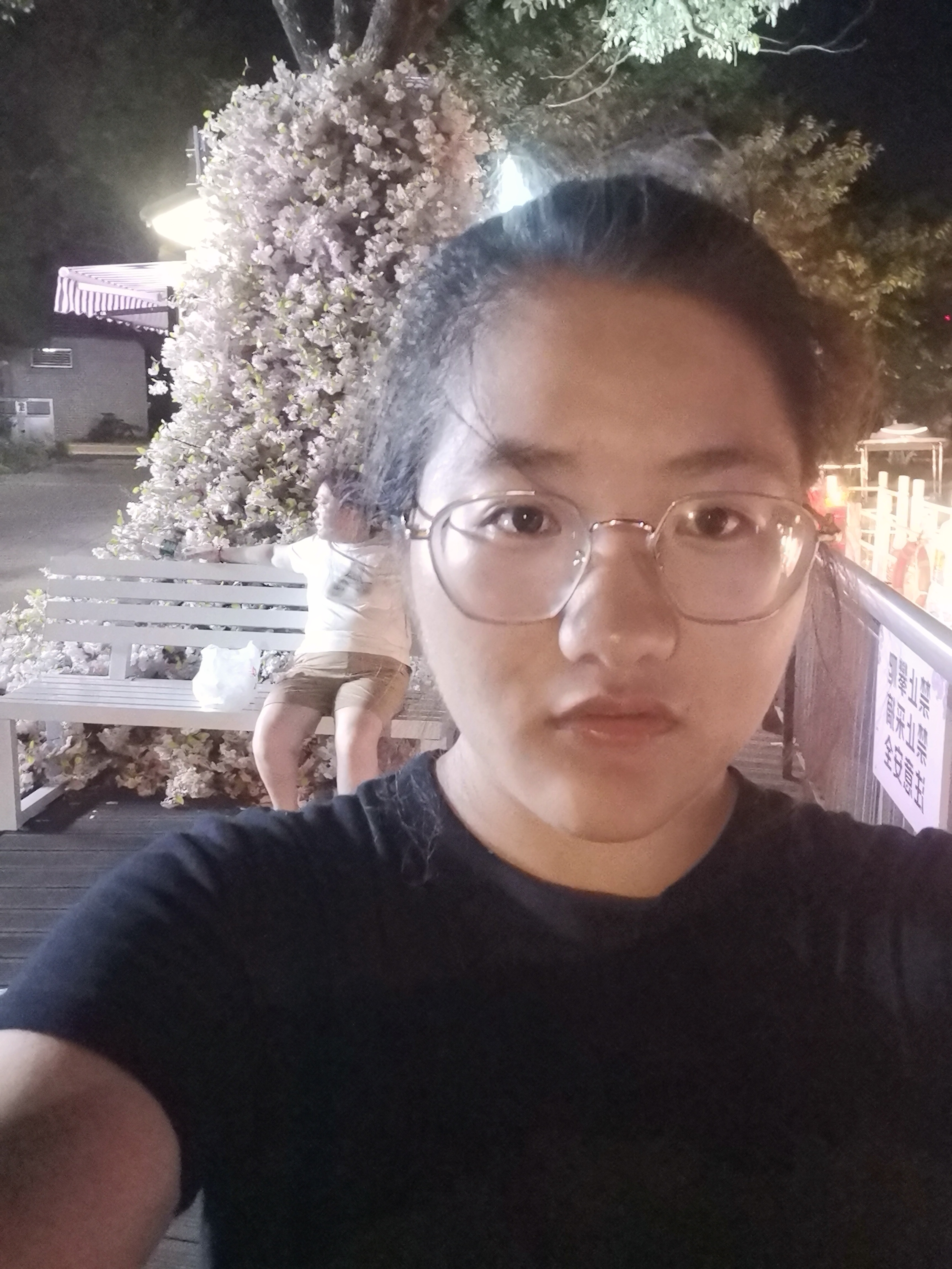 闫教员 照片