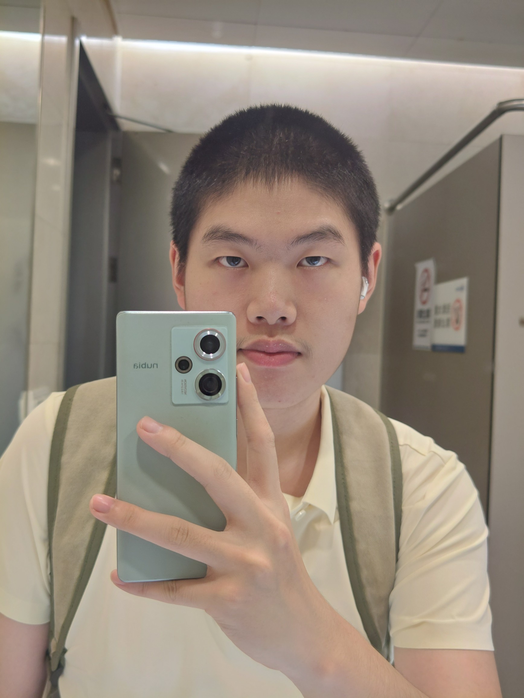 刘教员 照片