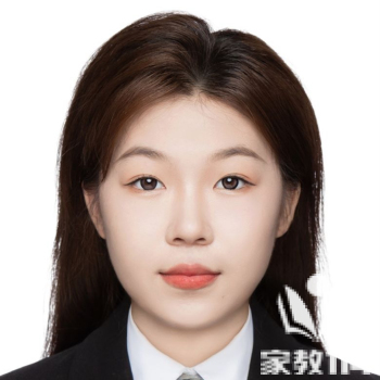 何教员 照片
