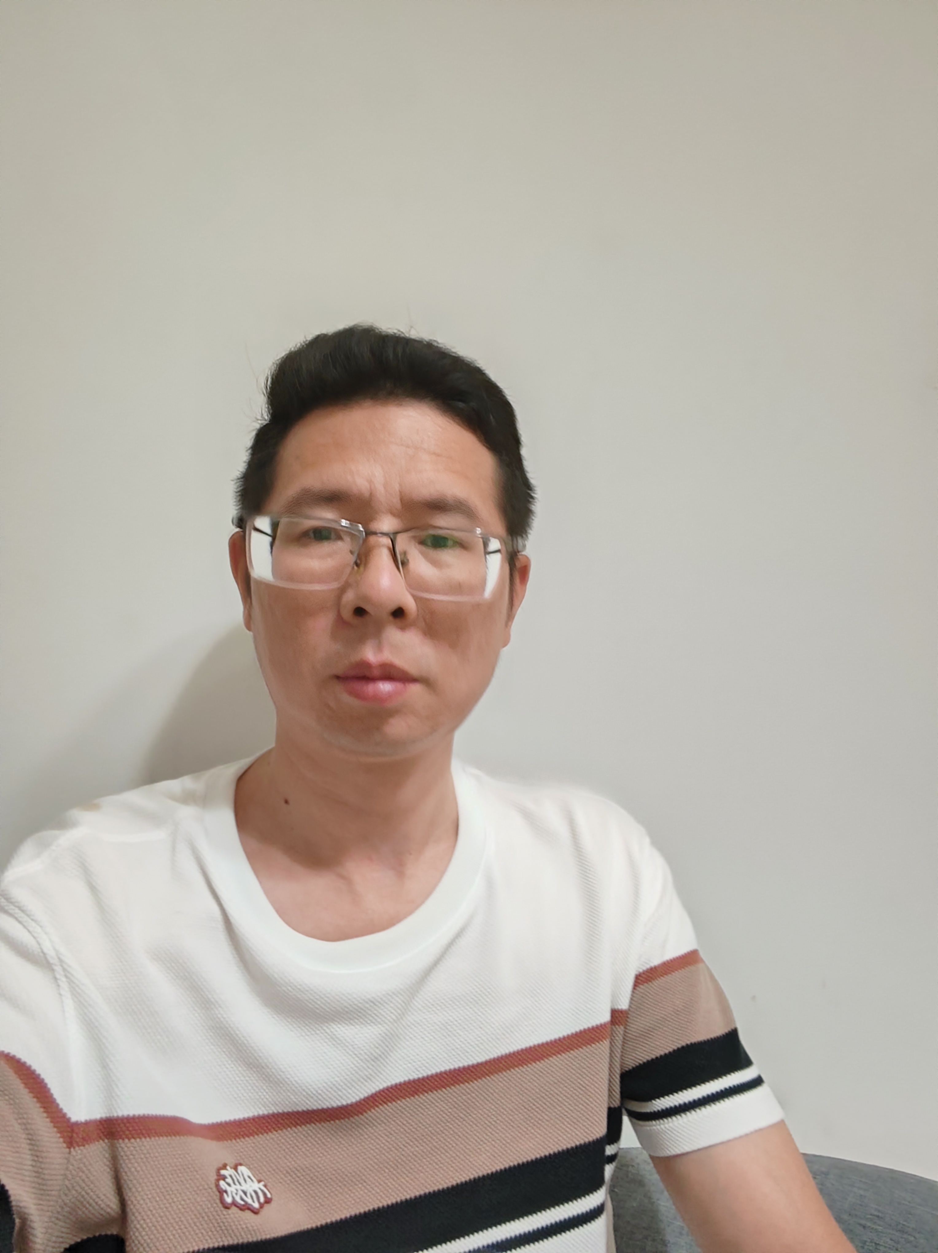 李教员 照片