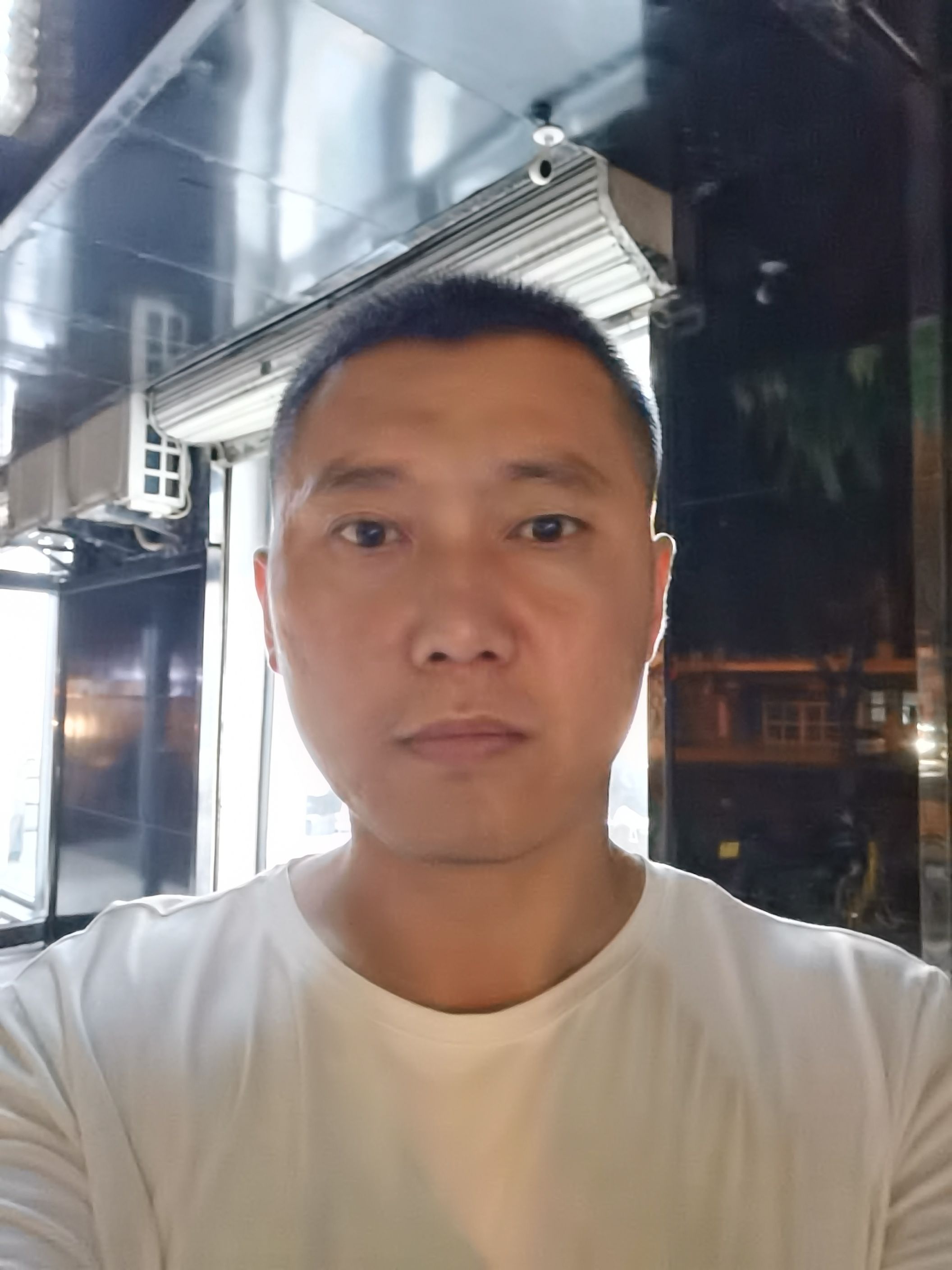 乌教员 照片