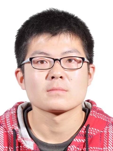 严教员 照片