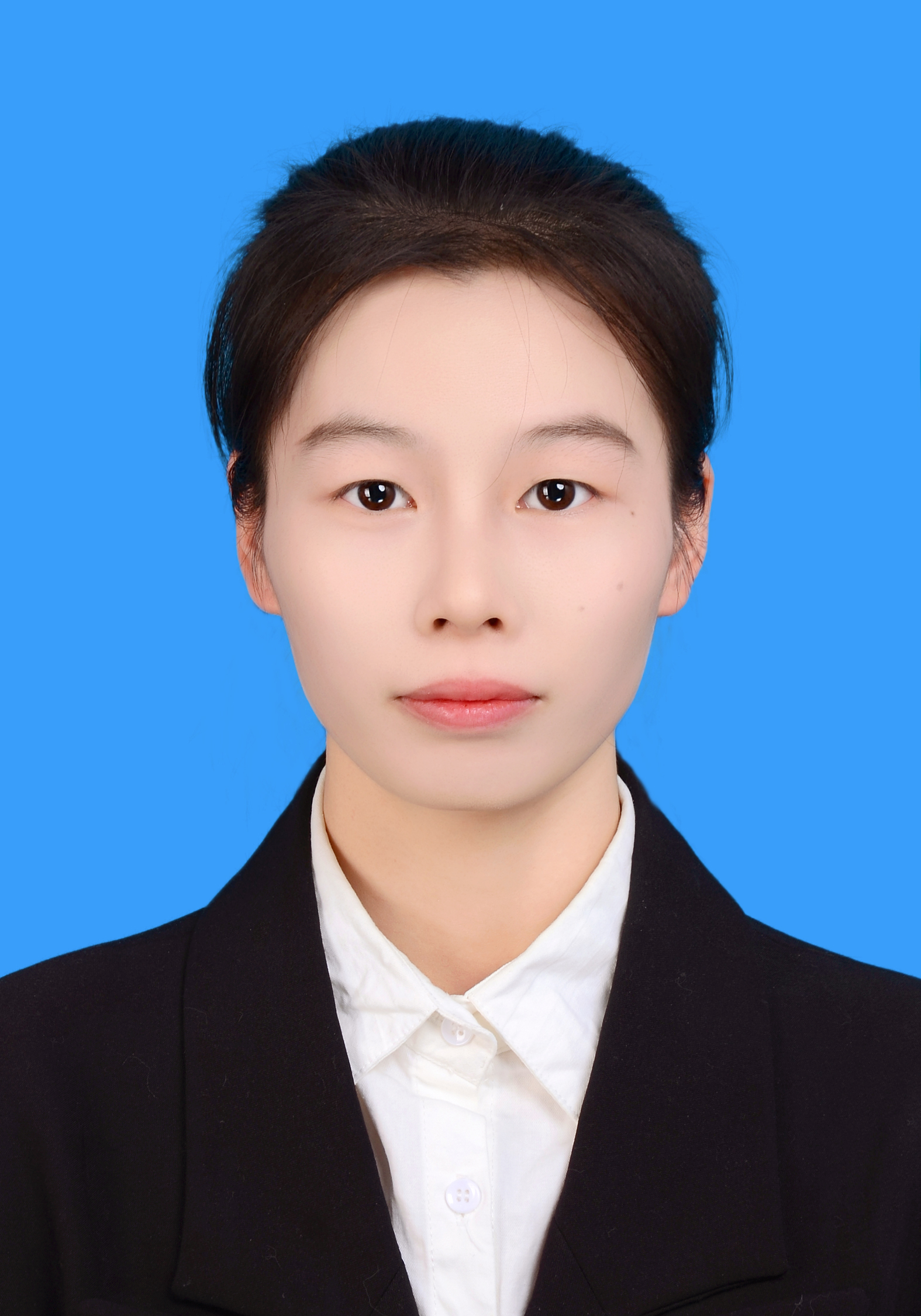何教员 照片