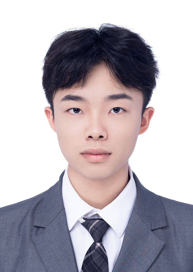 尹教员 照片