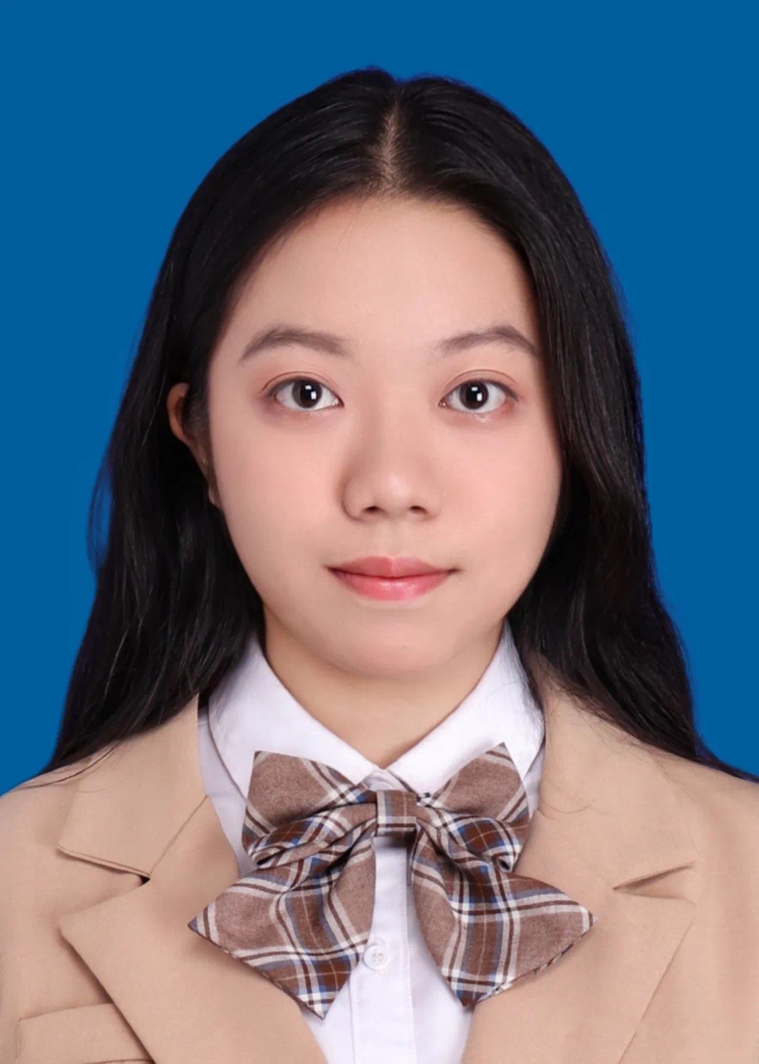 余教员 照片
