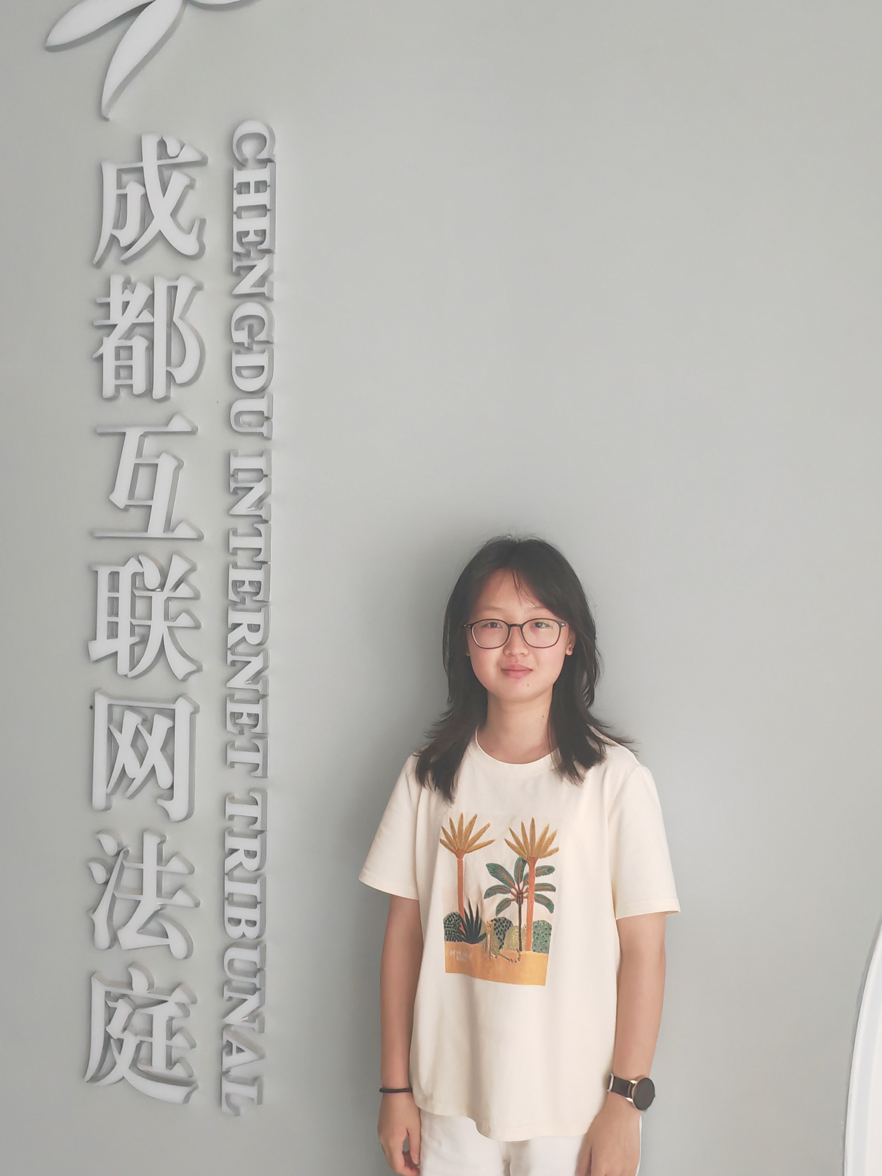 何教员 照片