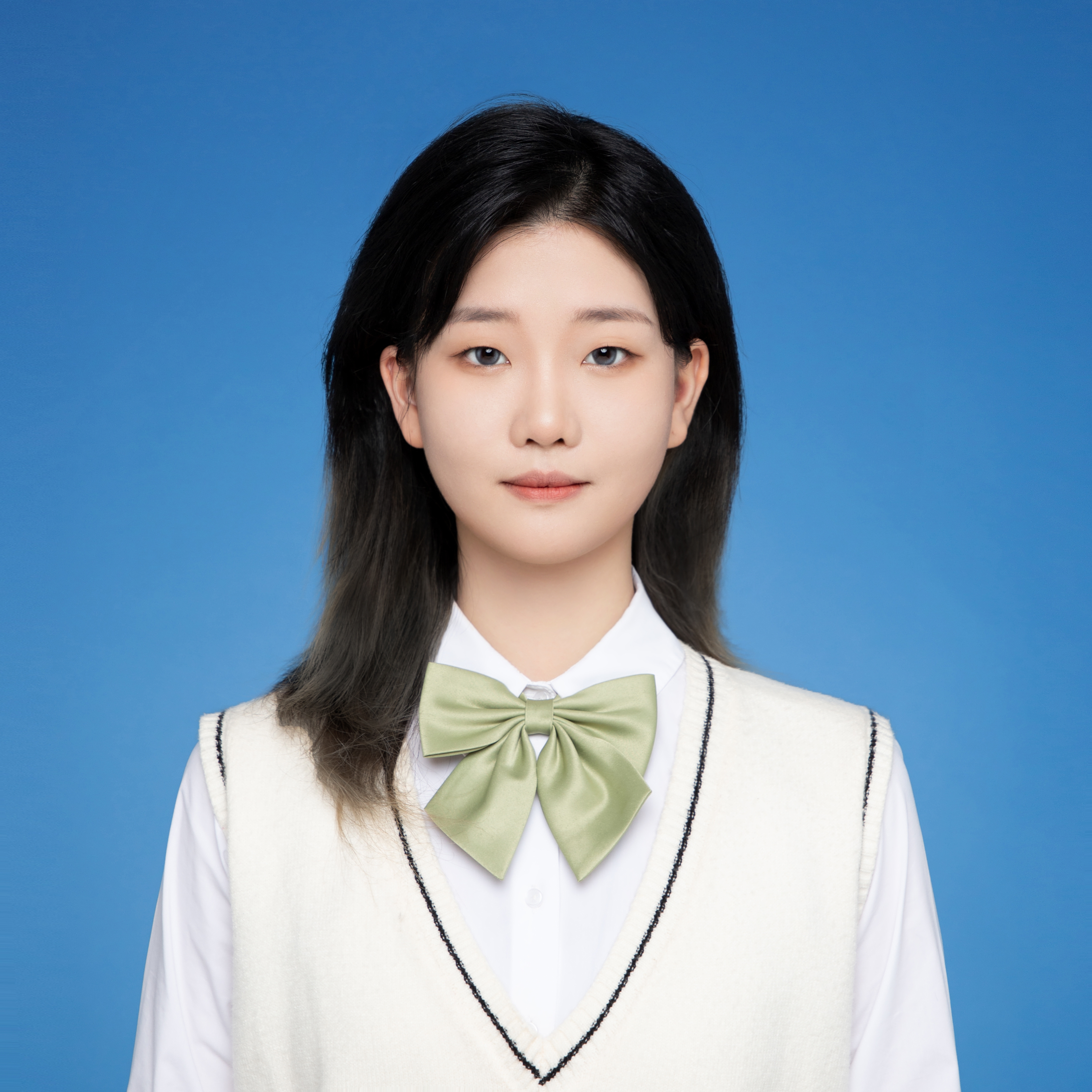 何教员 照片