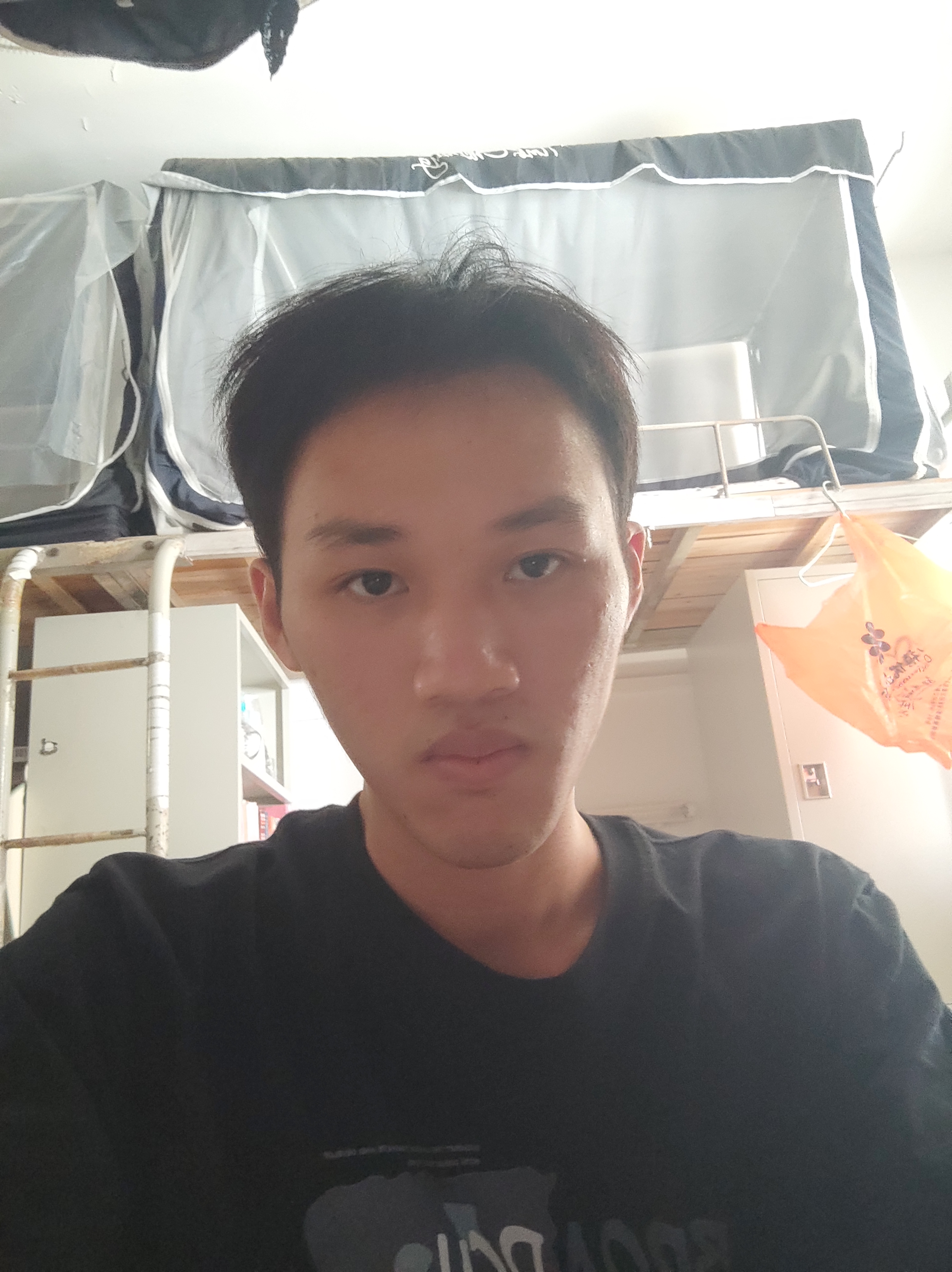 梁教员 照片