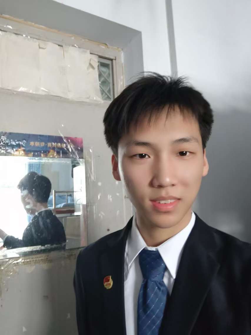 张教员 照片