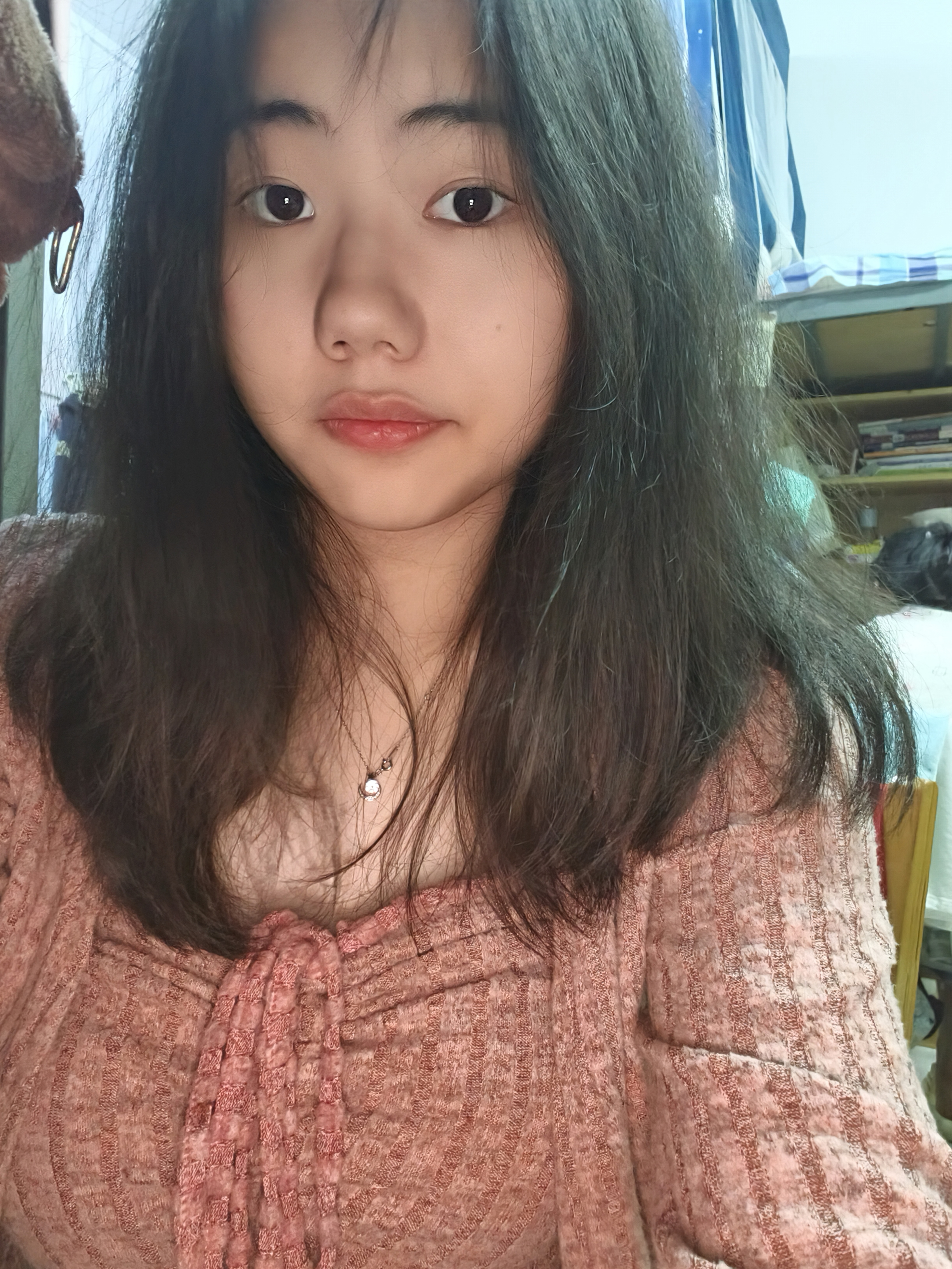 何教员 照片
