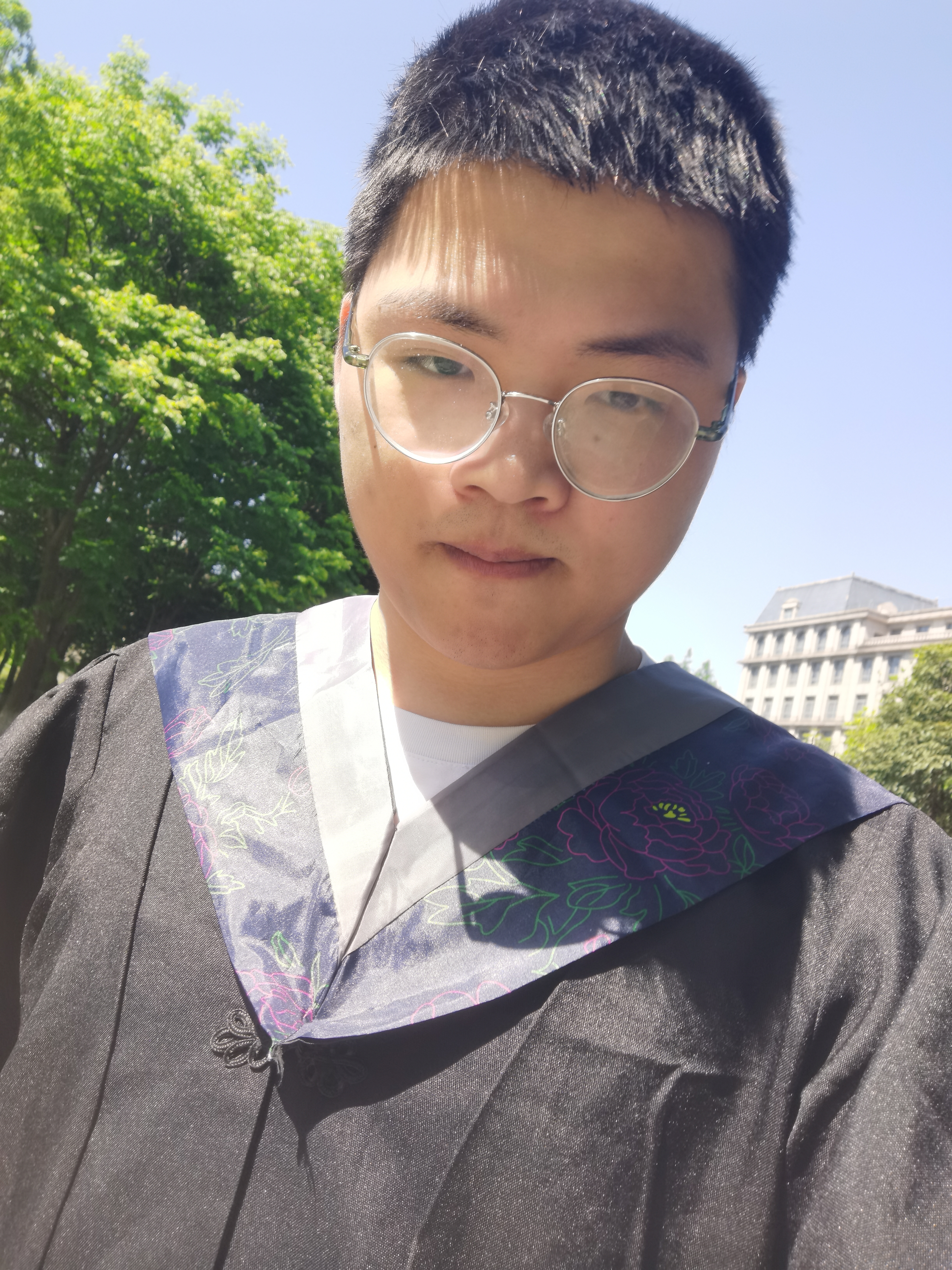 邹教员 照片