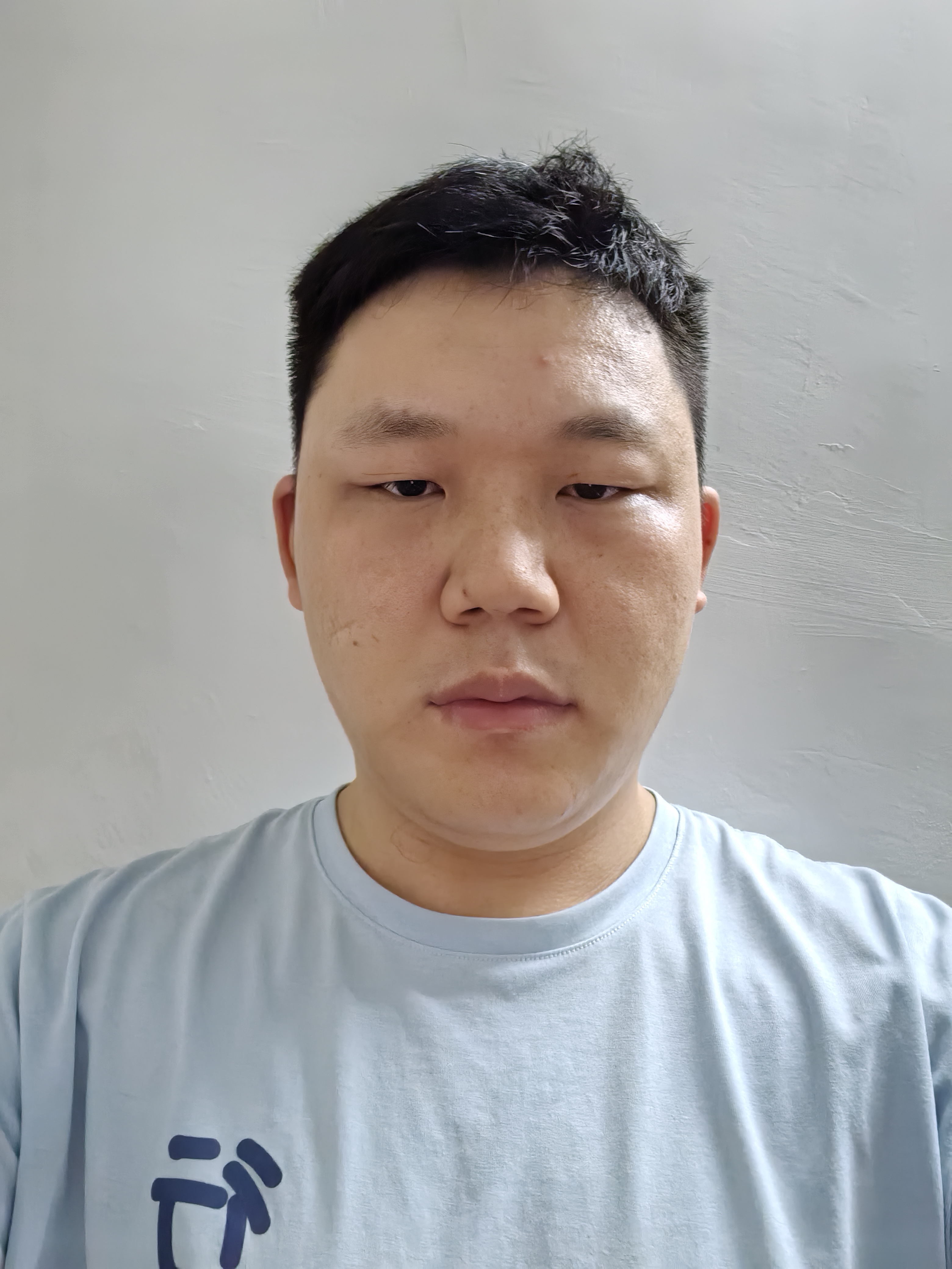 卢教员 照片