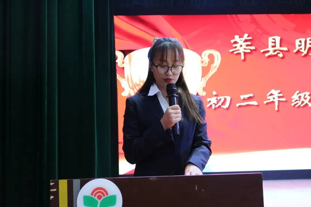 周教员 照片