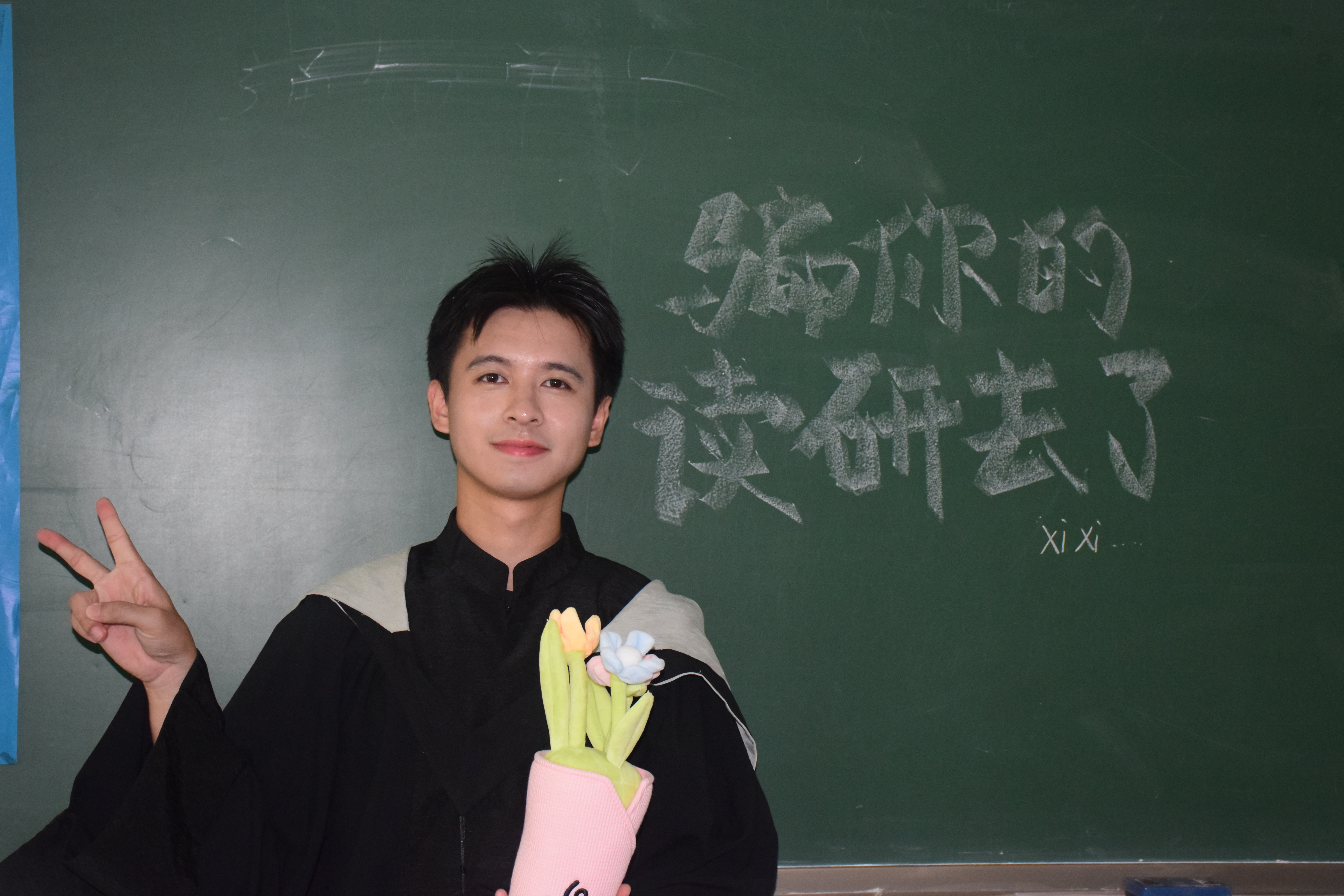 李教员 照片