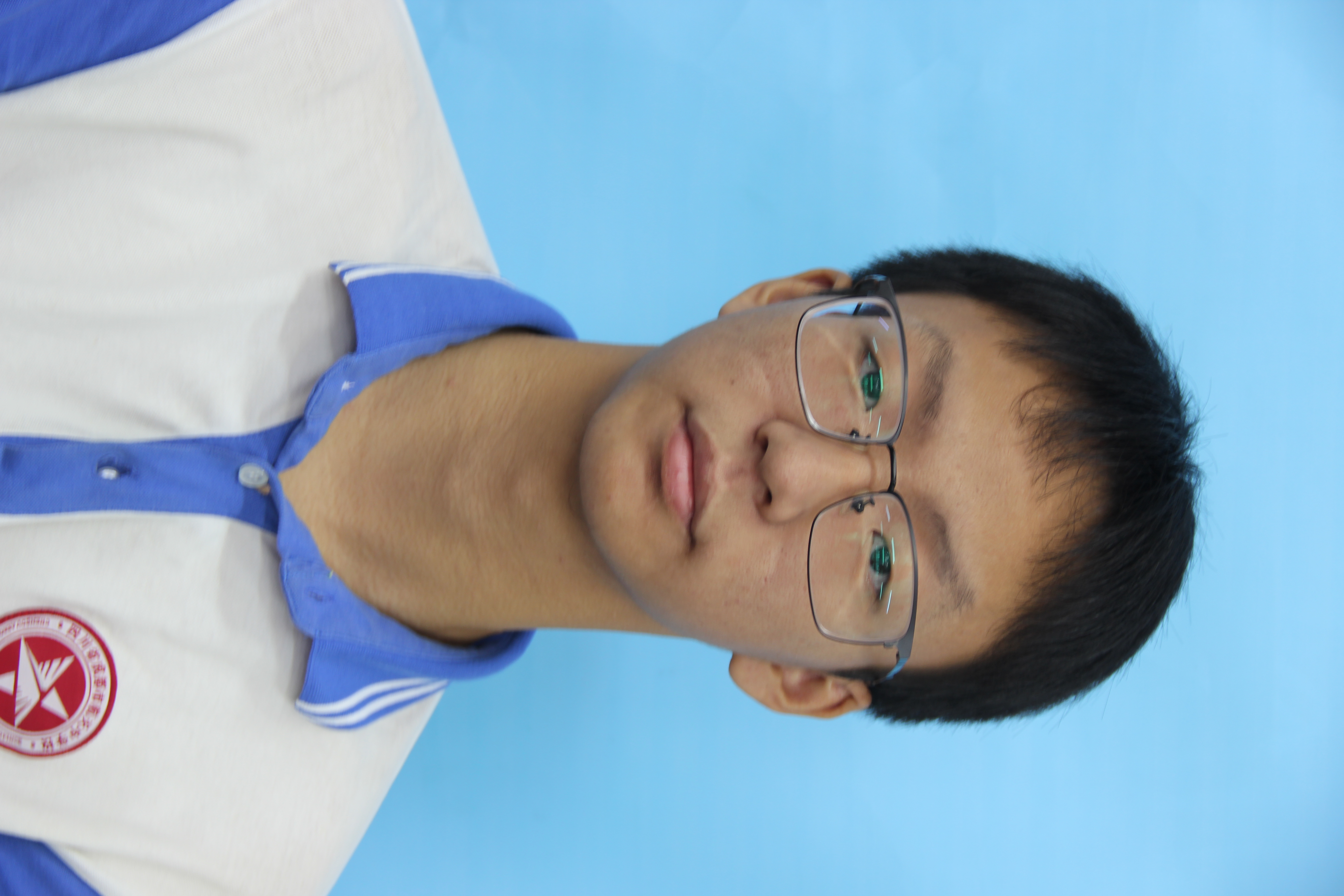 李教员 照片