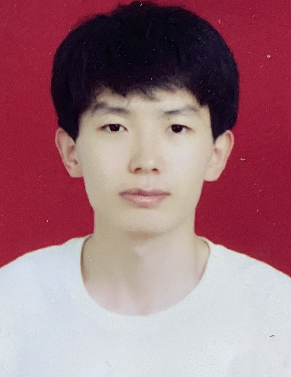 何教员 照片