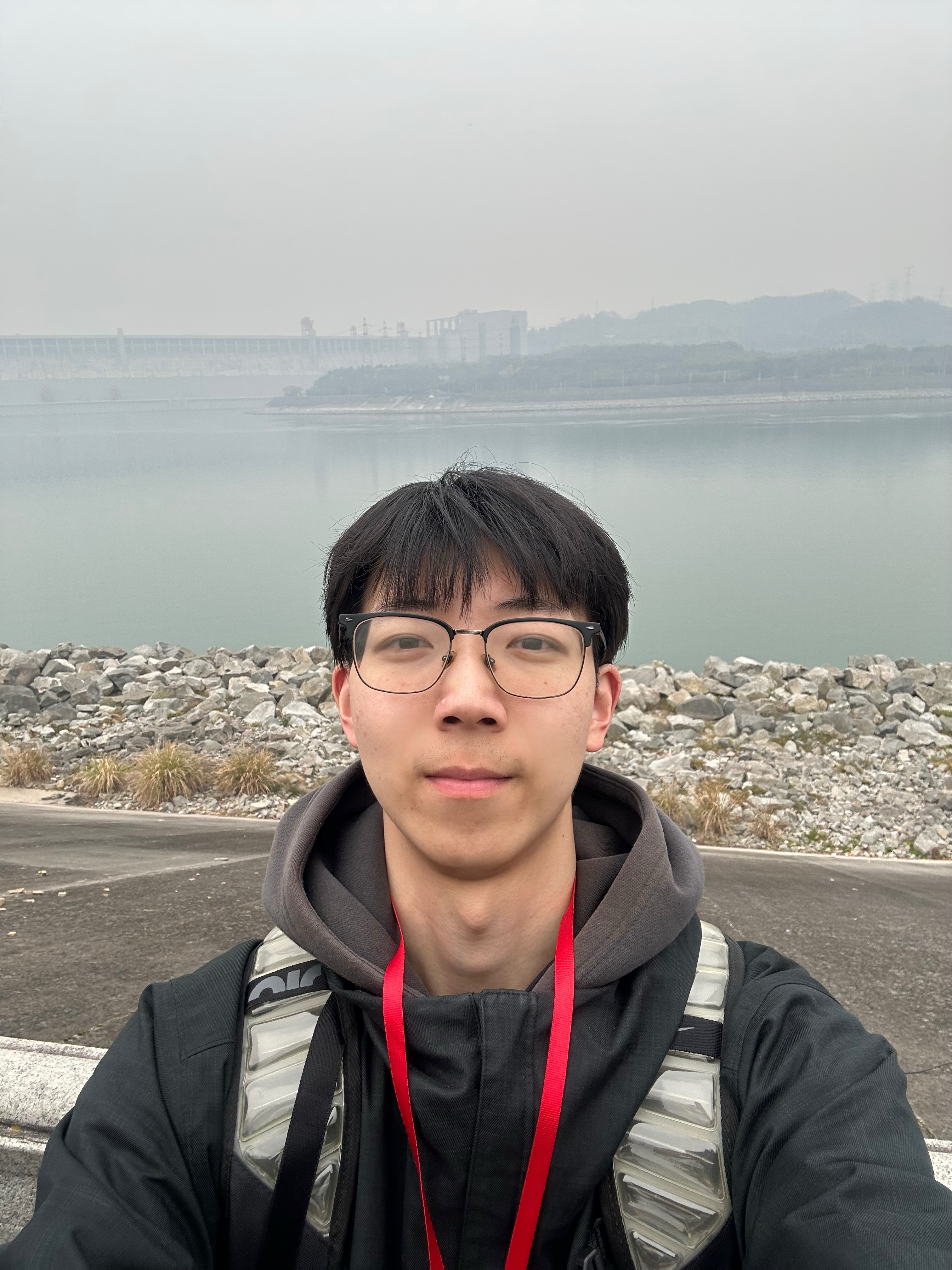 龙教员 照片