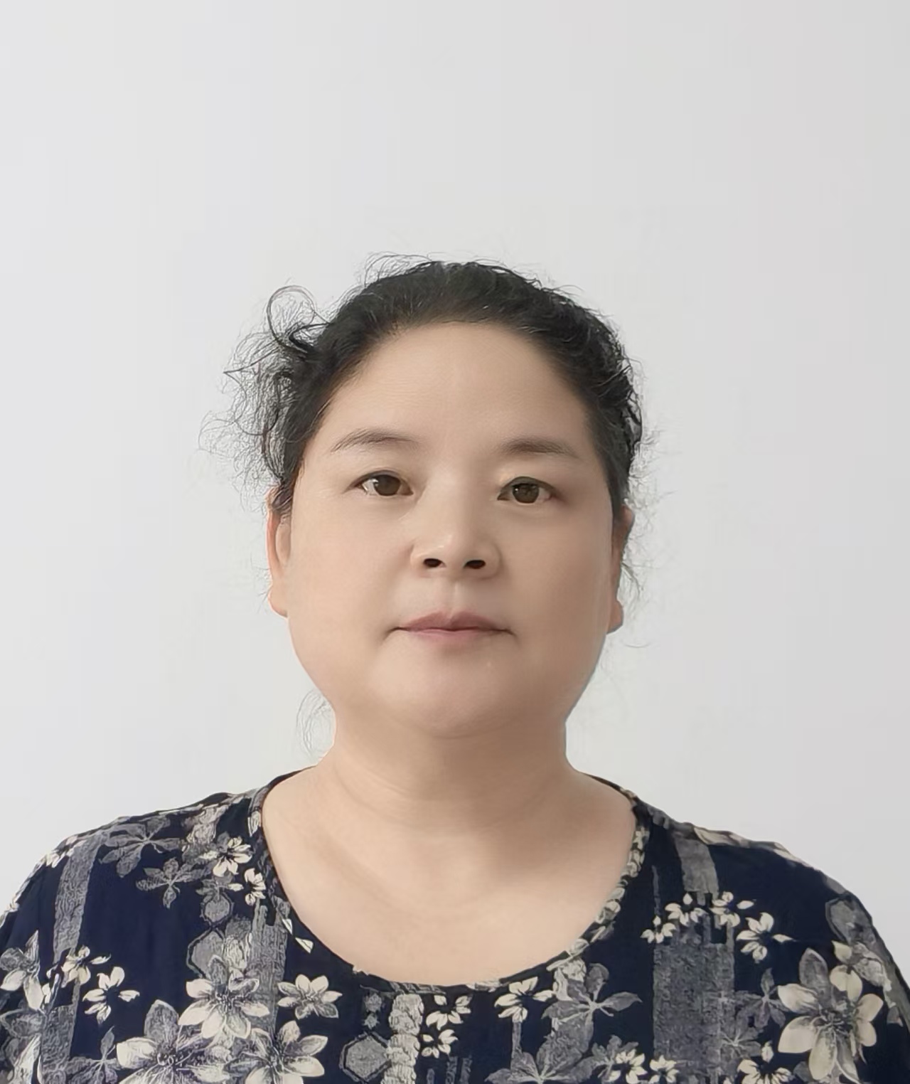 梅教员 照片