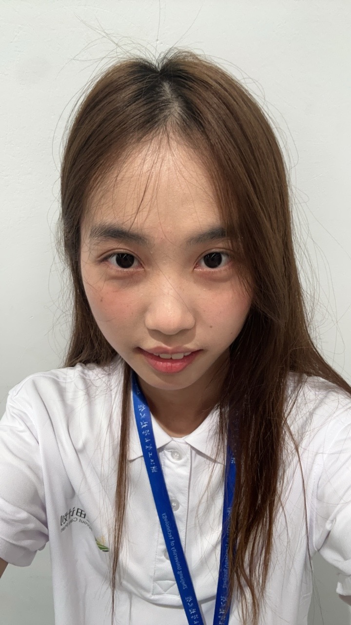 吕教员 照片
