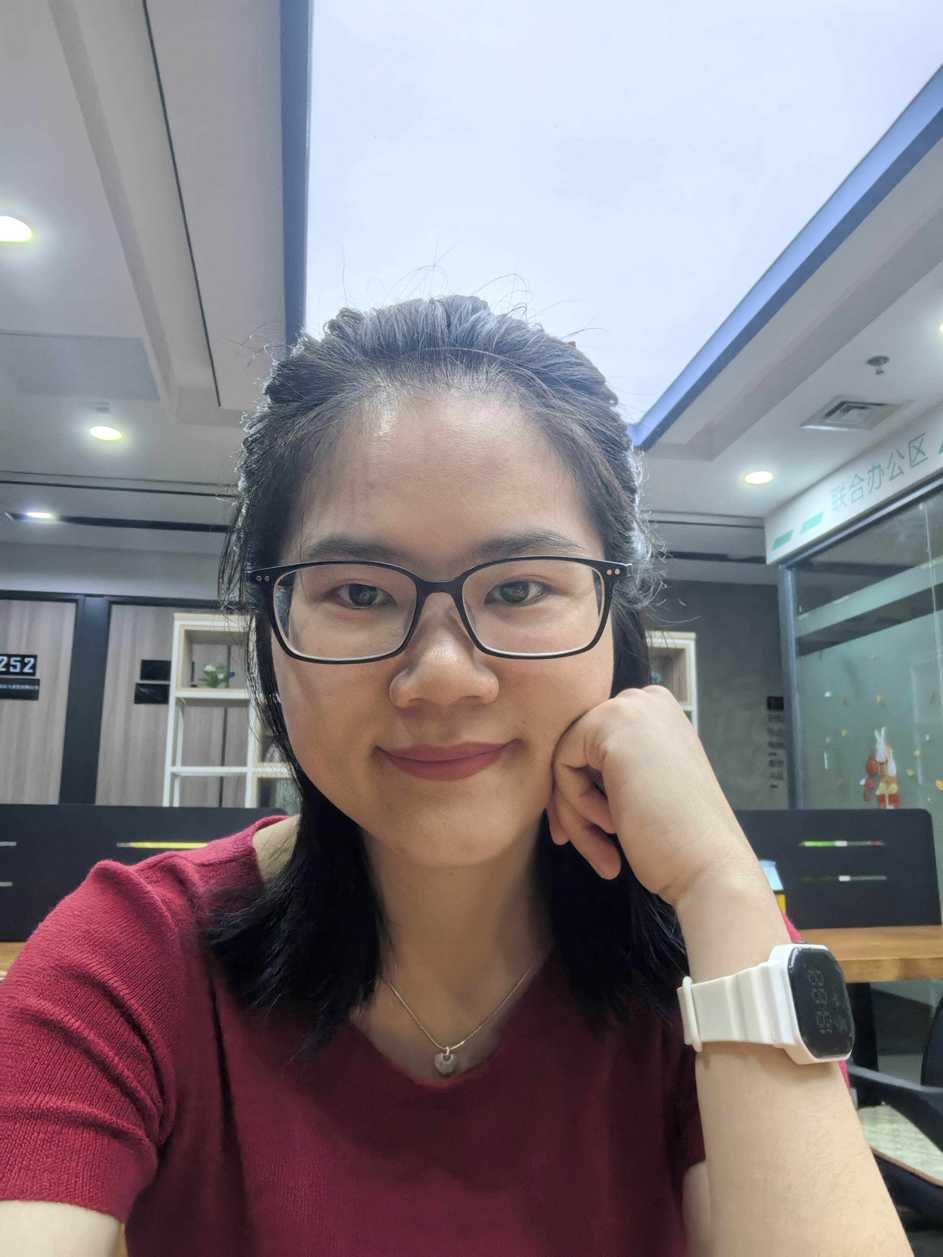 梁教员 照片