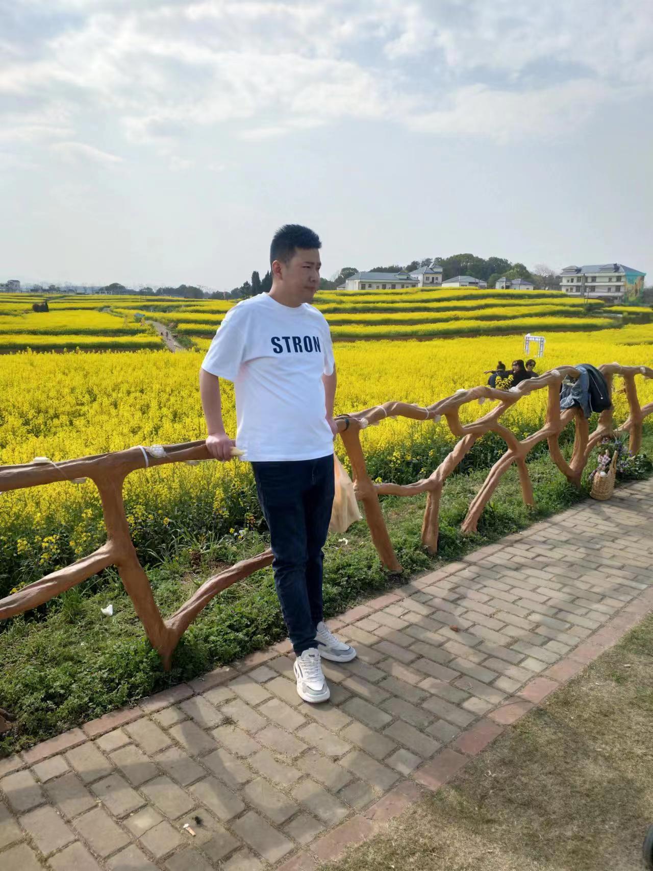 严教员 照片