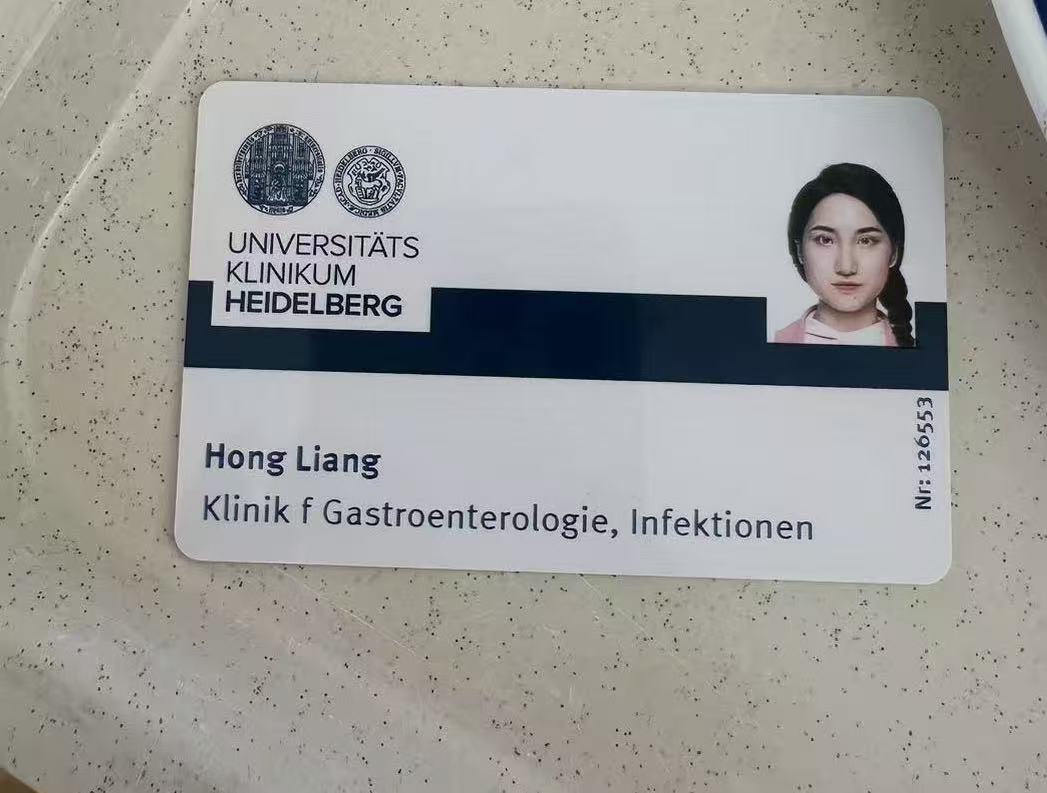 梁教员 照片