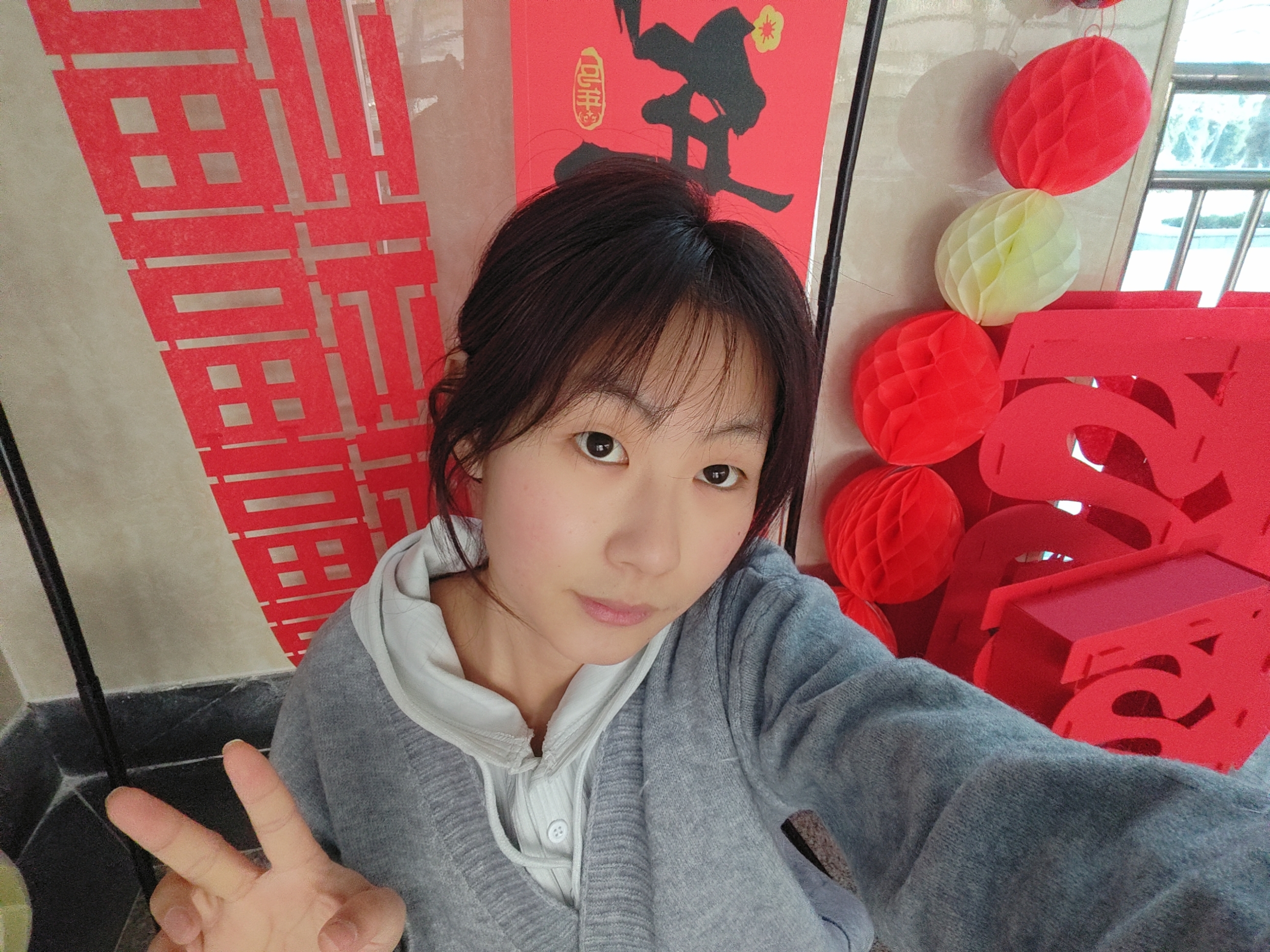 何教员 照片