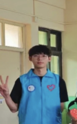 梁教员 照片