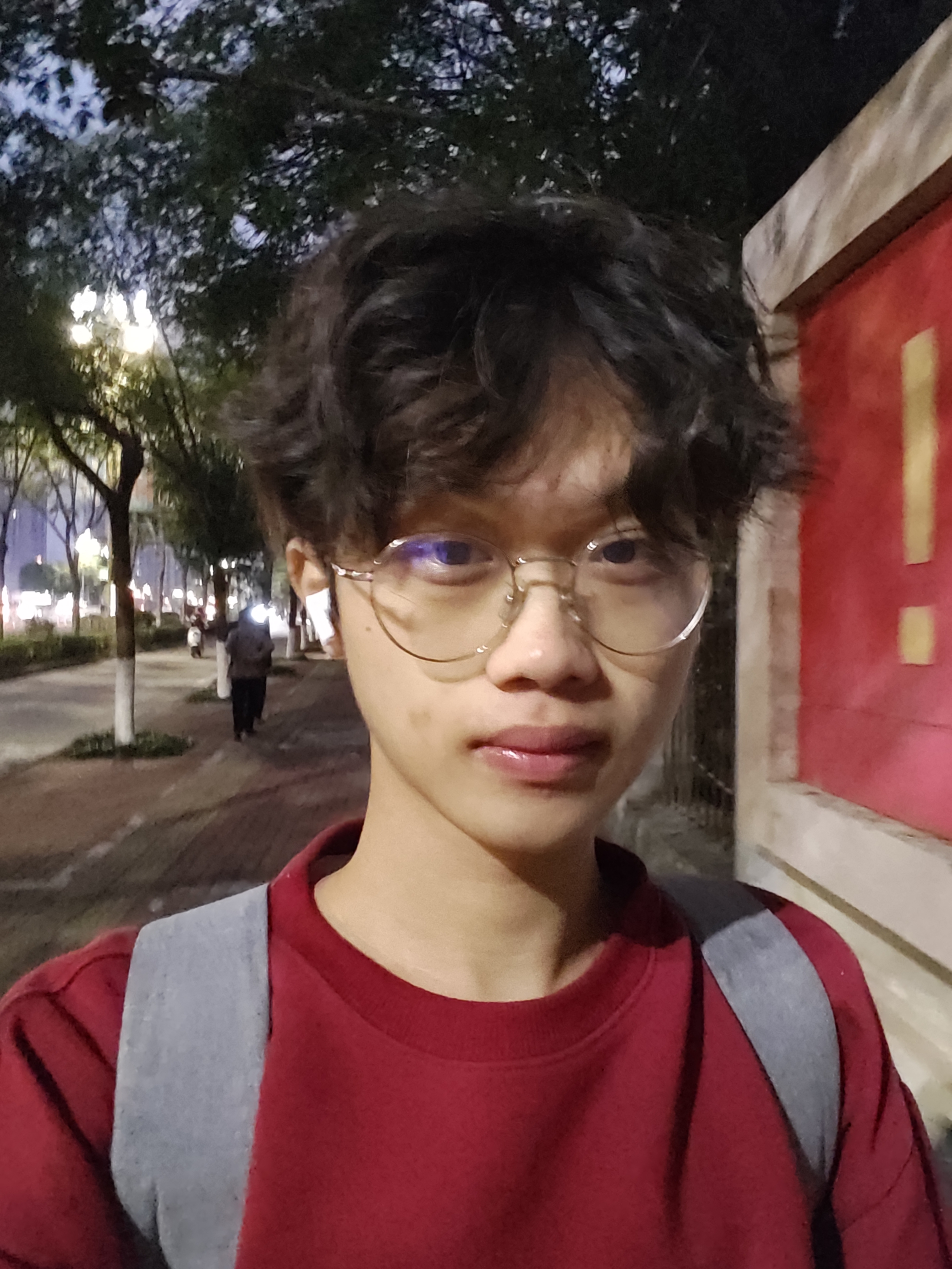 宁教员 照片