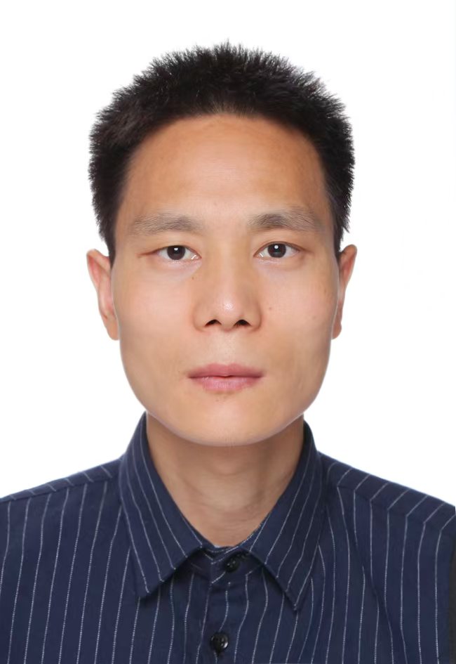 万教员 照片