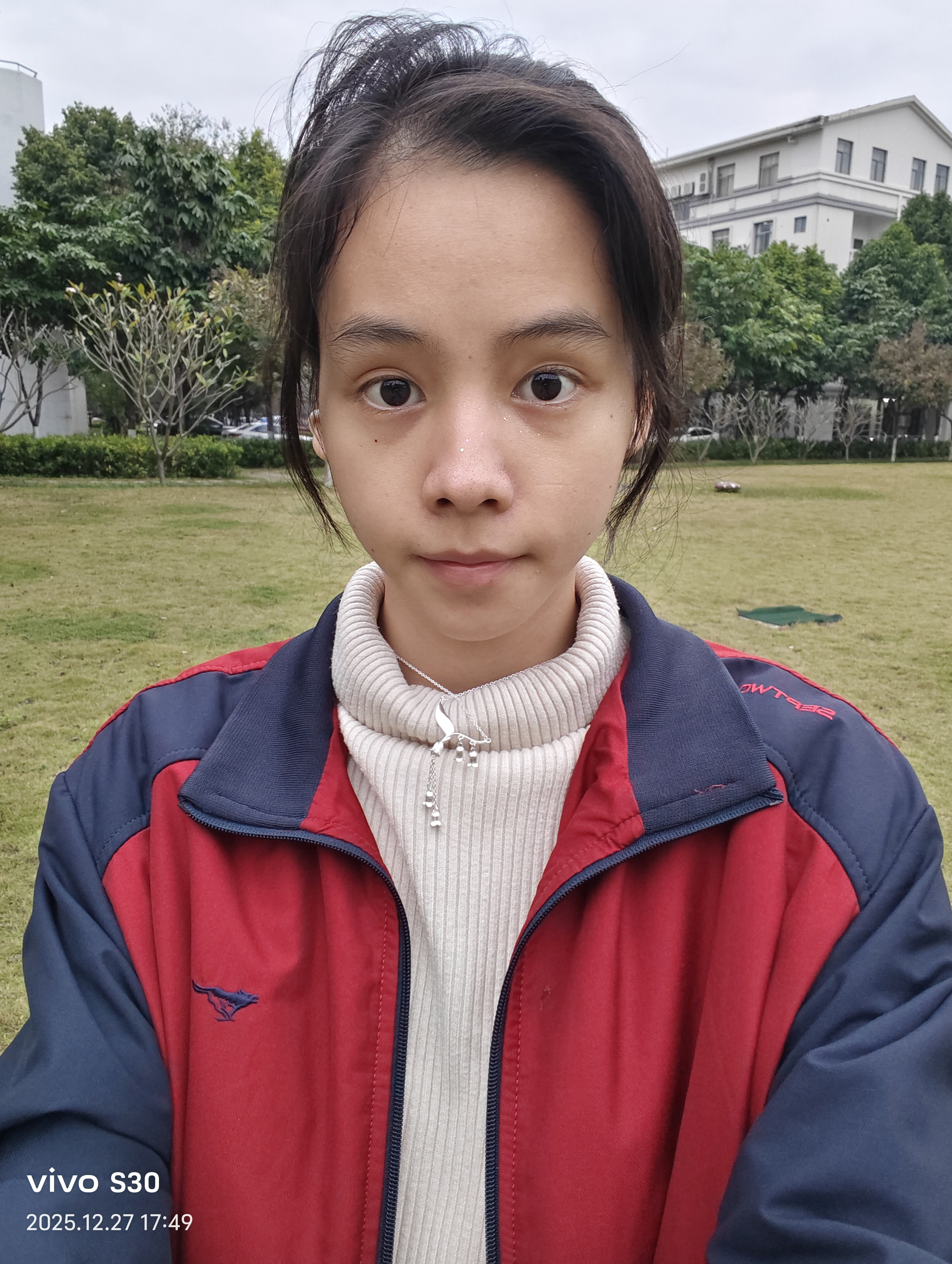 覃教员 照片