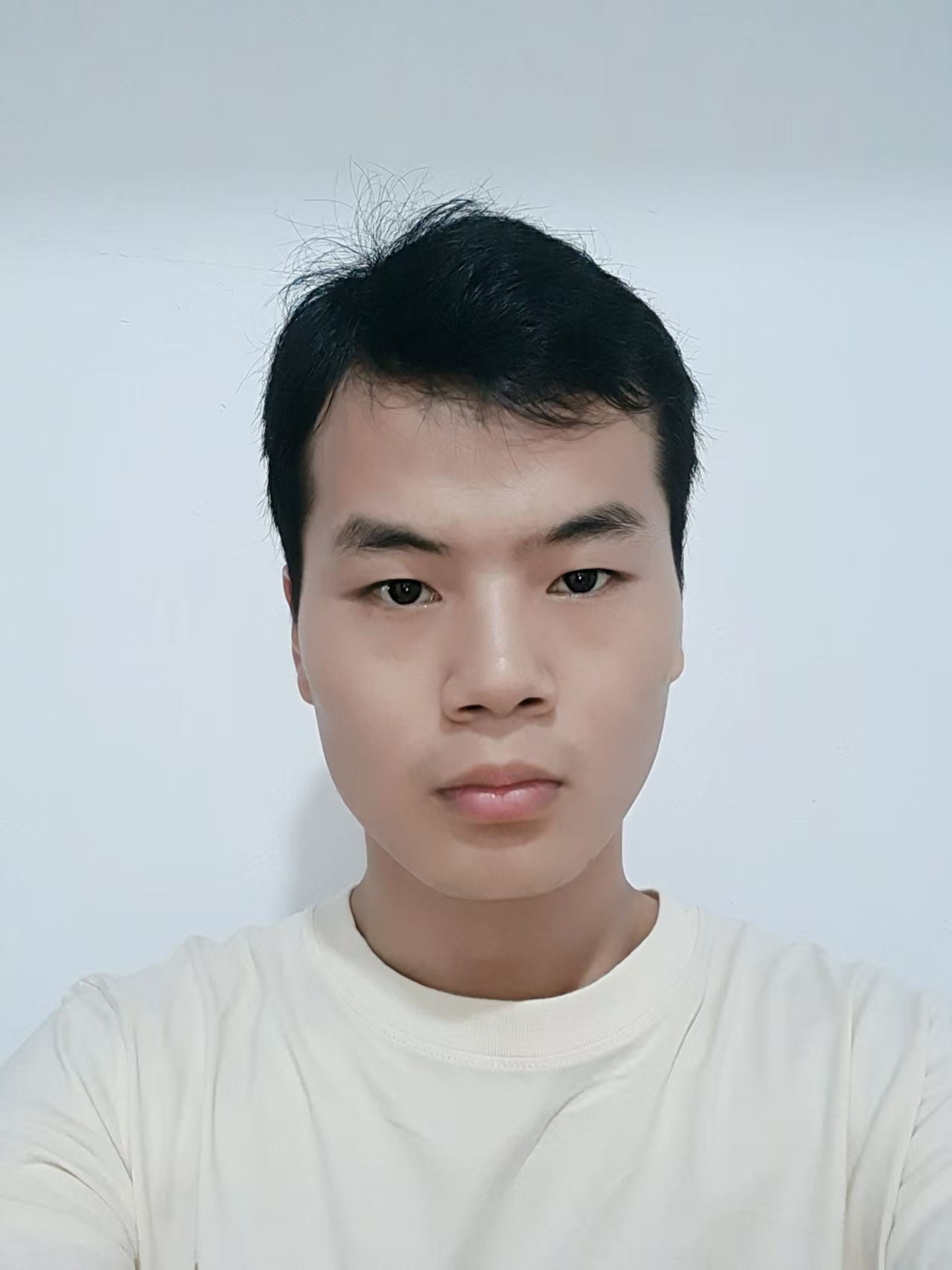 游教员 照片