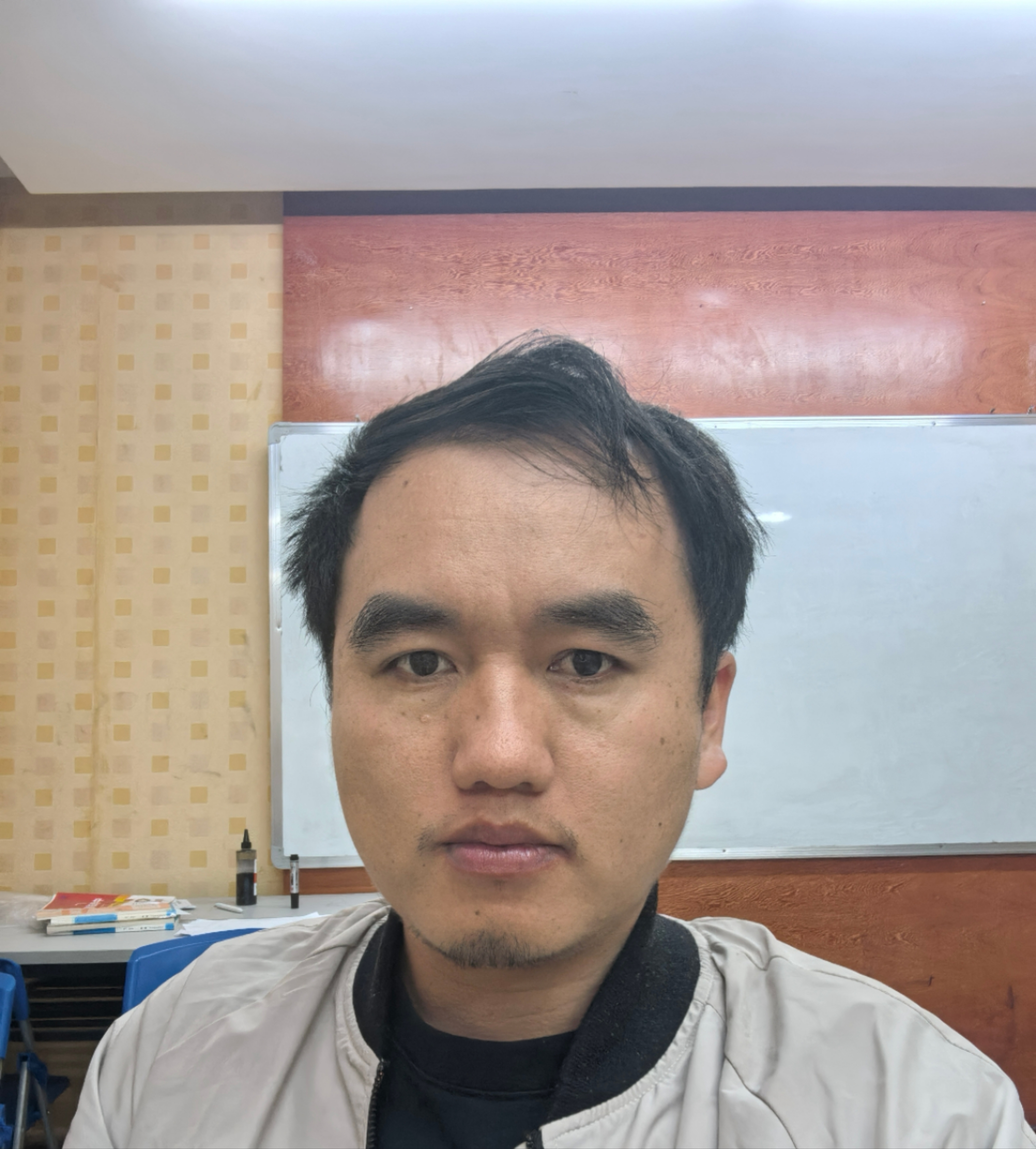 方教员 照片