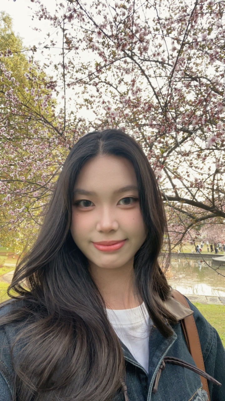 何教员 照片