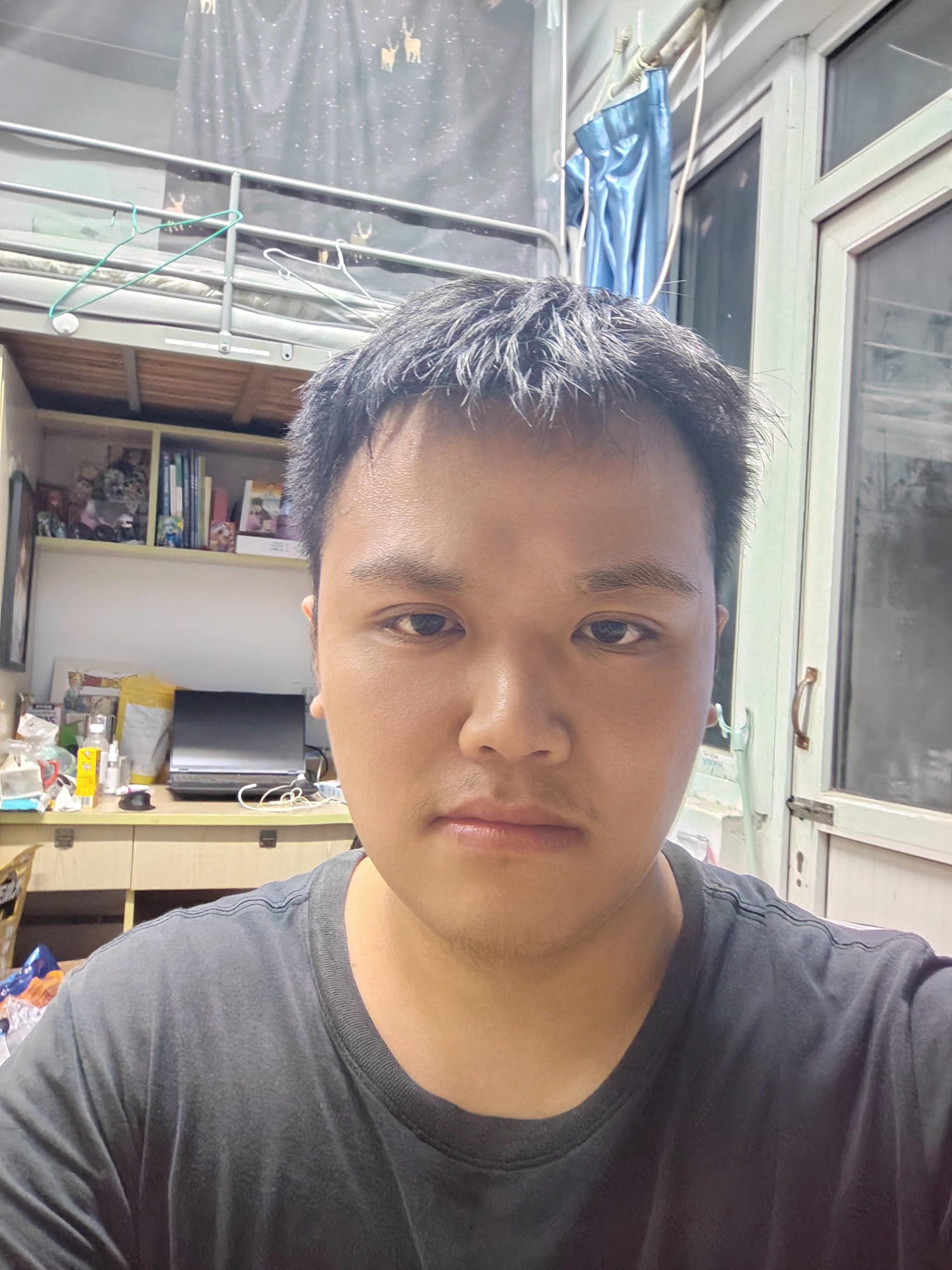 黎教员 照片
