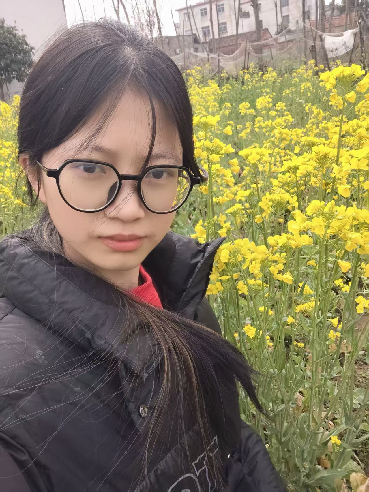 何教员 照片